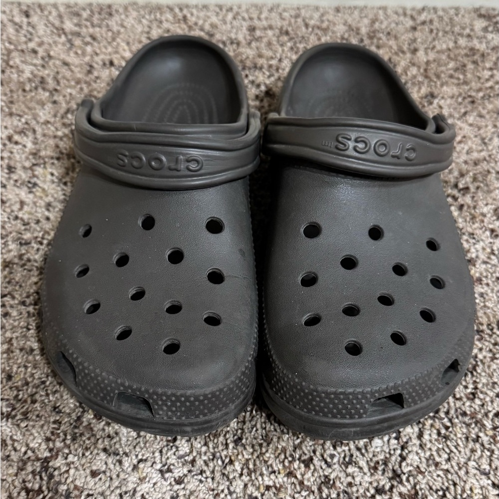 Crocs Size 8 Chocolate Brown